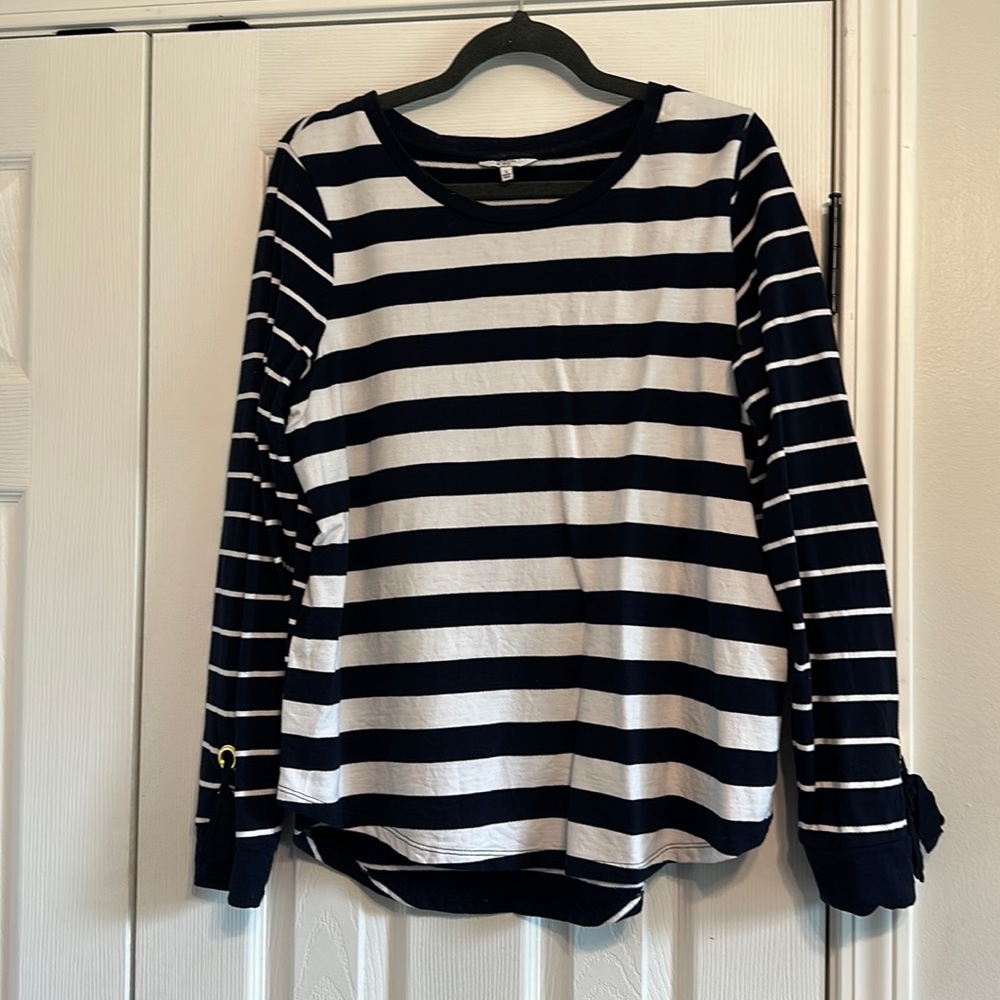 Long sleeve top with button detail